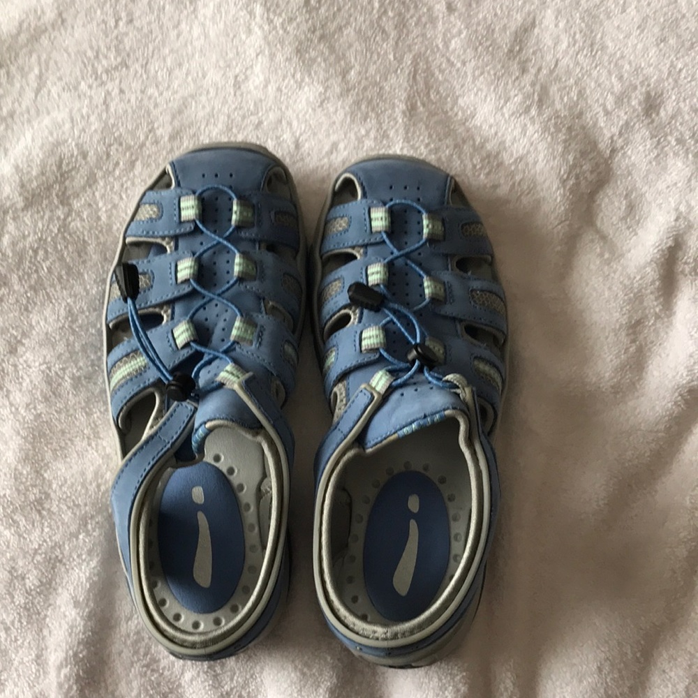 Privo Womens shoes 8 1/2